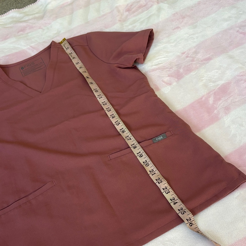 FIGS Women's Mauve / Dusty Rose Scrub Top - Picture 5 of 8